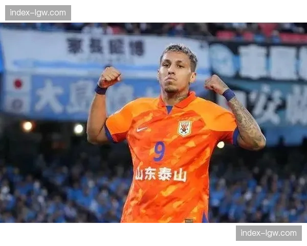 克雷桑复出救驾泰山 前场支点作用影响进攻流畅度